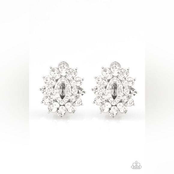 🚨4/$10 Elegant White Earring - Picture 2 of 2